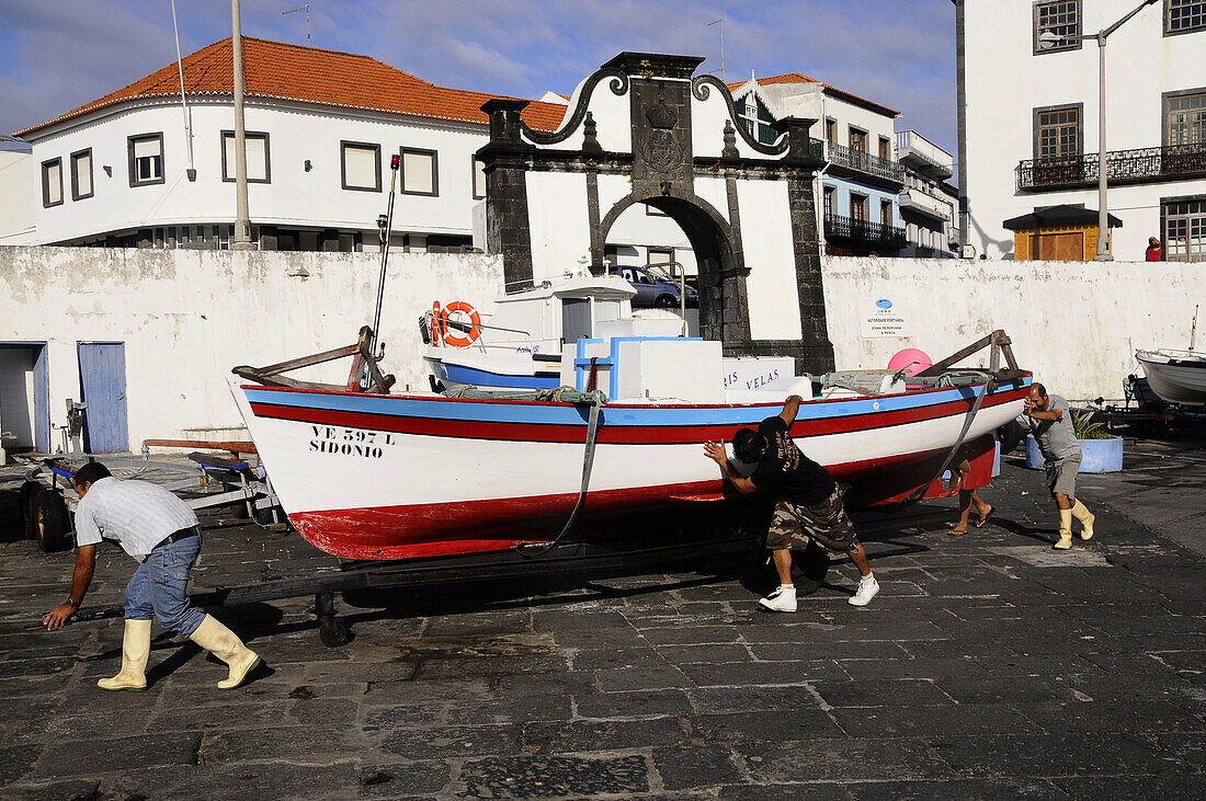 Hafen von Velas, Insel Sao Jorge, Azoren, Portugal