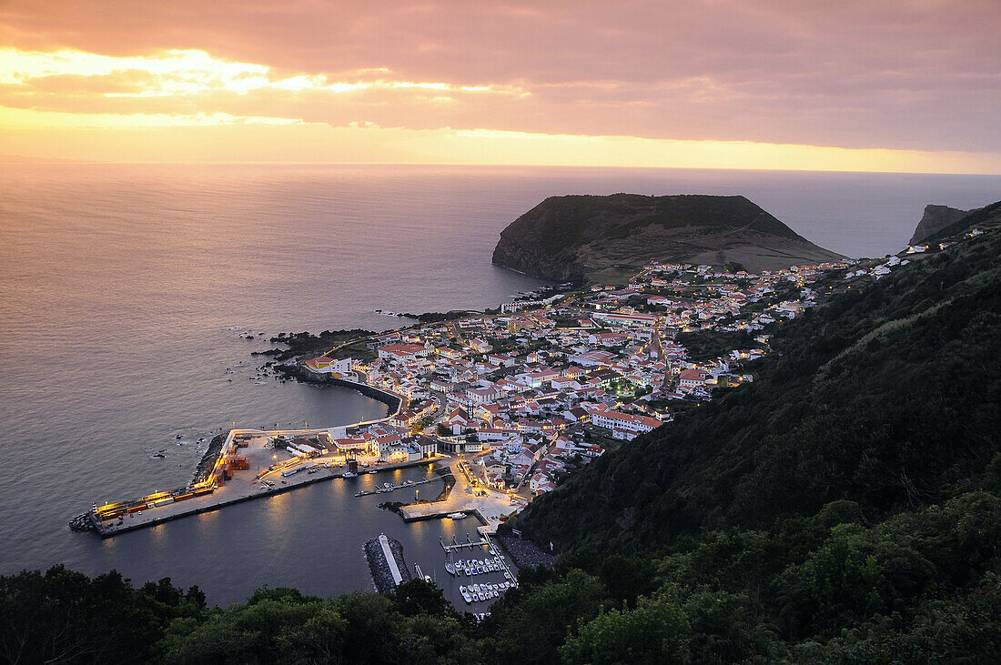 Ausblick über Velas, Insel Sao Jorge, Azoren, Portugal
