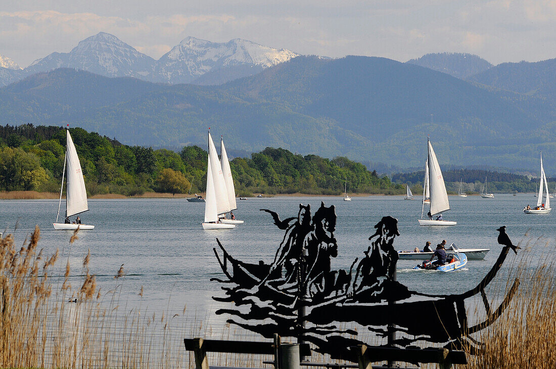 Kunst am Seeufer in Seebruck am Chiemsee, Chiemgau, Bayern, Deutschland