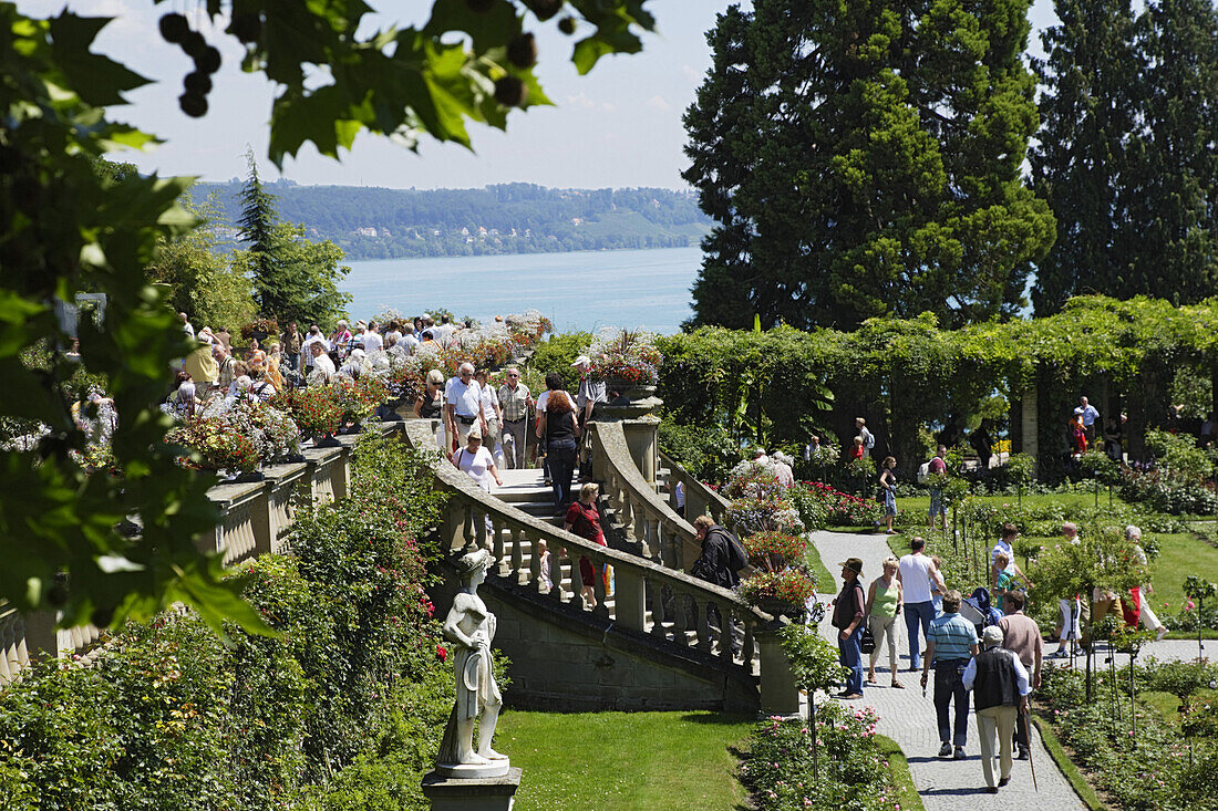 Besucher auf der Insel Mainau, Baden-Württemberg, Deutschland