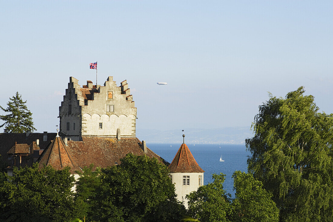 Blick vom Bodensee auf Meersburg mit Burg, Baden-Württemberg, Deutschland