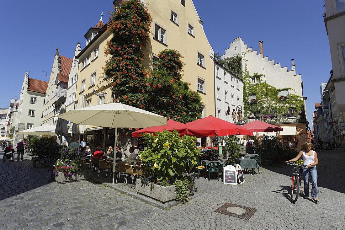 Straßencafe in der Maximilianstraße, Lindau, Bayern, Deutschland