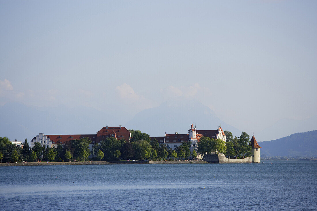 Blick über den Bodensee auf Lindau, Bayern, Deutschland