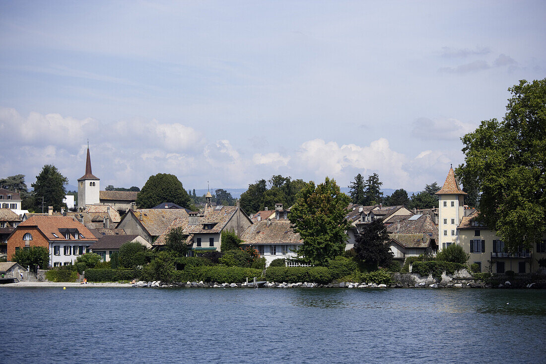 Blick über Genfersee auf St.Prex, Kanton Waadt, Schweiz