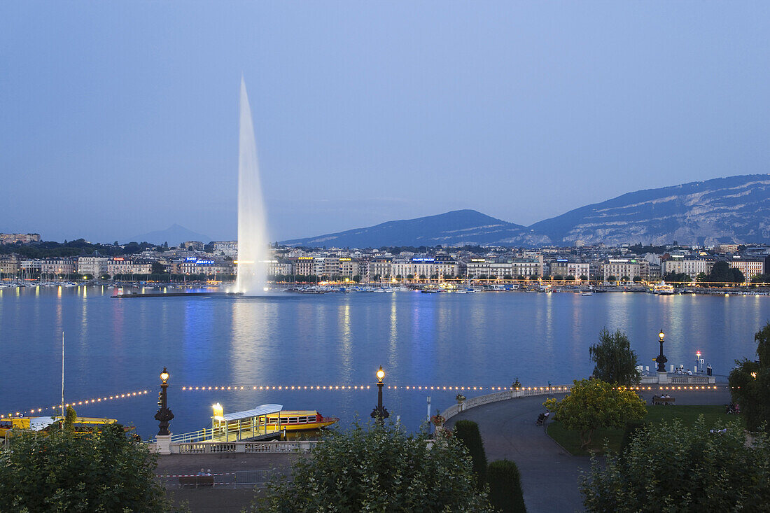 Jet d'Eau, one of the largest fountains in the world, Lake Geneva, Geneva, Canton of Geneva, Switzerland