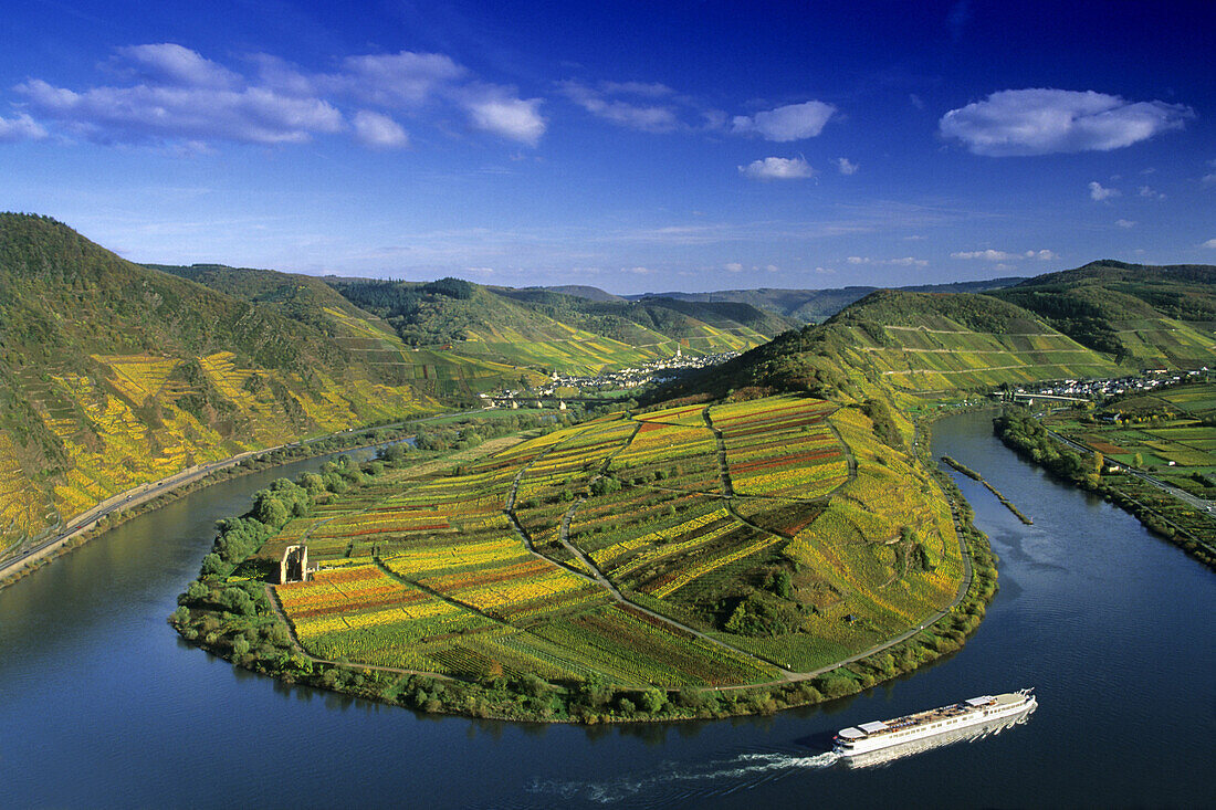 Meander of river Moselle near Bremm, Rhineland Palatinate, Germany