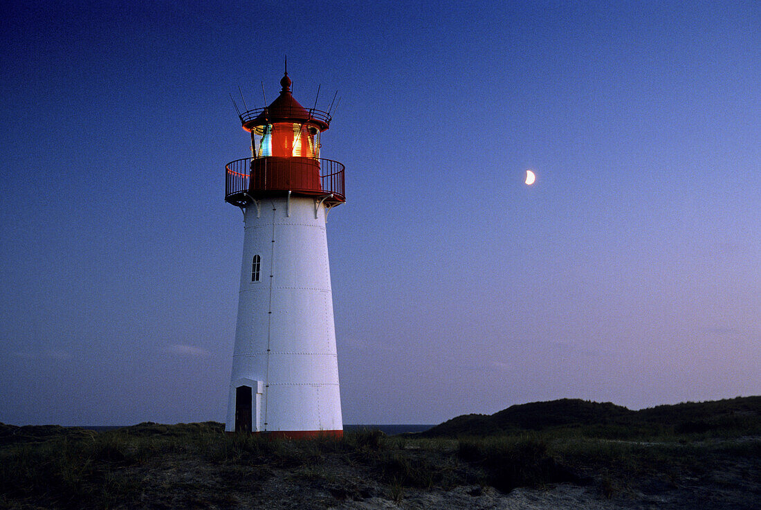 Lighthouse in the evening, Westenellenbogen, Sylt island, North Friesland, Schleswig-Holstein, Germany