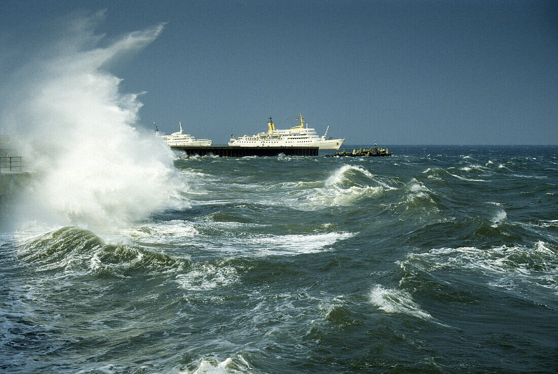 Waves at landing stage and ships on the sea, Helgoland island, North Friesland, North Sea, Schleswig-Holstein, Germany