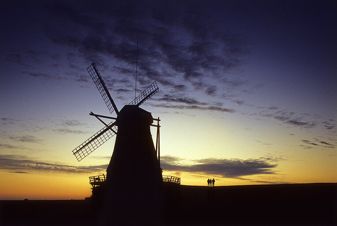 Nordermühle bei Sonnenuntergang, Insel Pellworm, Nordfriesland, Schleswig-Holstein, Deutschland