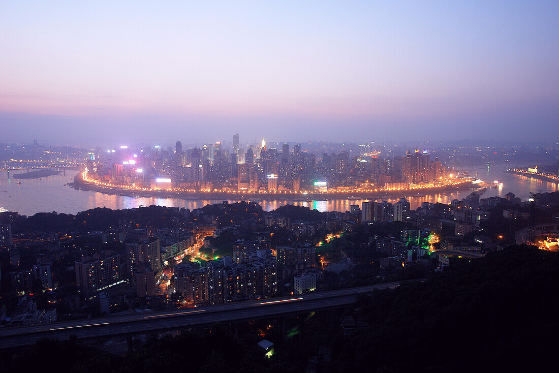 Aussicht über die Skyline von Chongqing, China, Asien