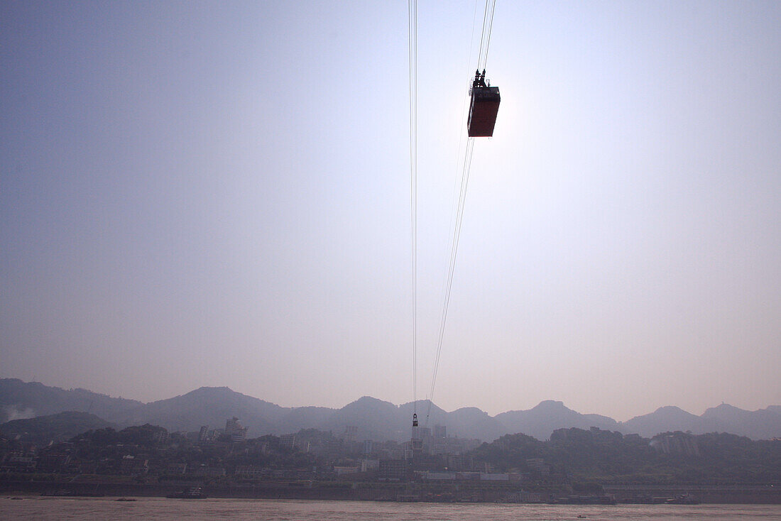 Seilbahn über dem Jangtse Fluss, Chongqing, China, Asien