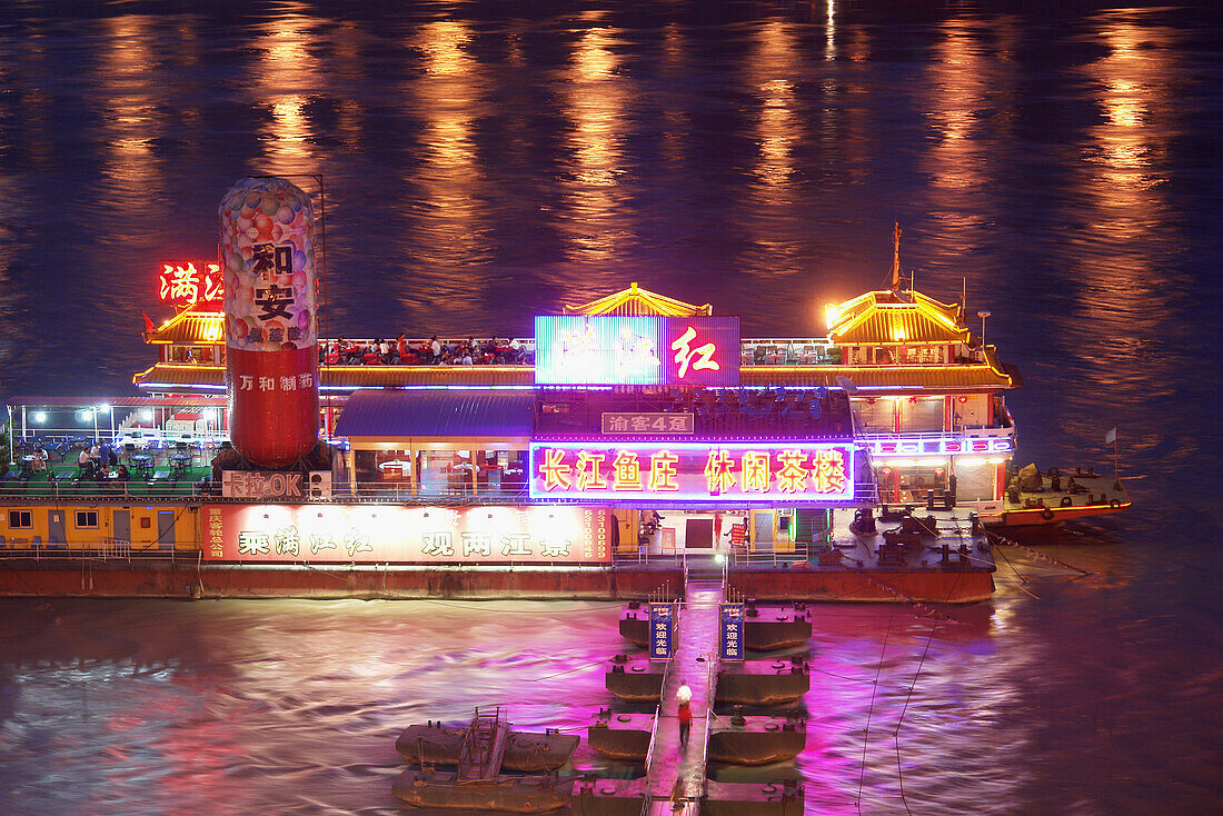 Fahrendes Restaurant auf dem Jangtse Fluss, Chongqing, China, Asien