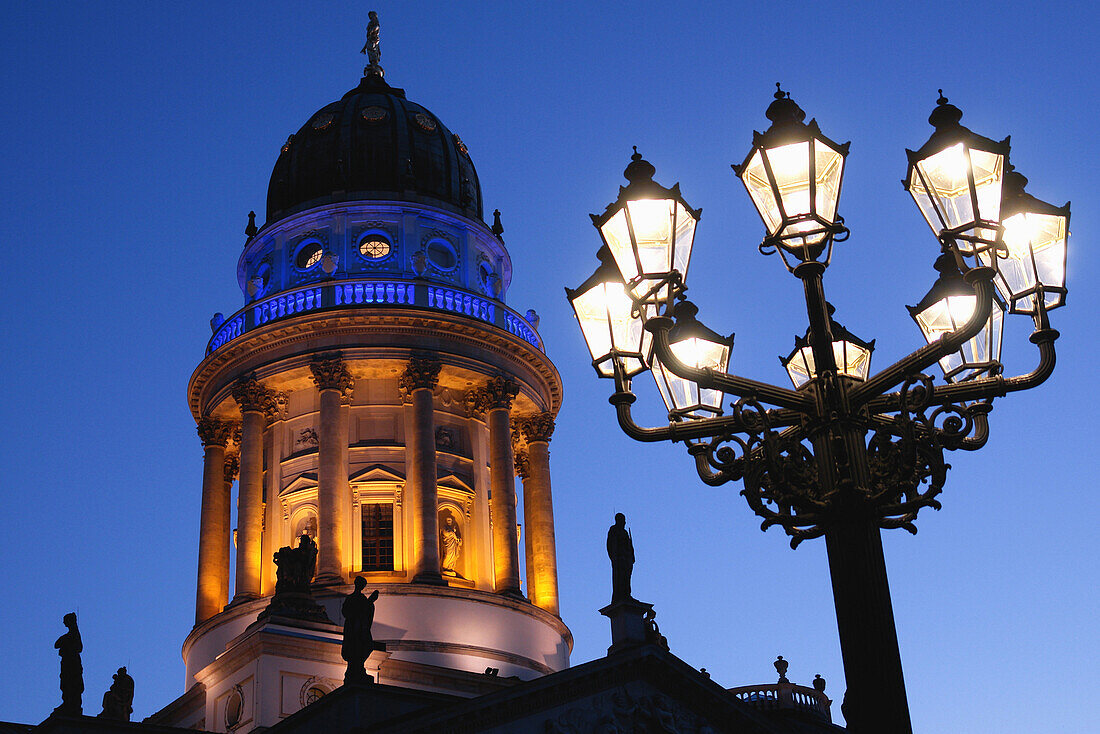 Deutscher Dom bei Nacht, Gendarmenmarkt, Berlin, Deutschland