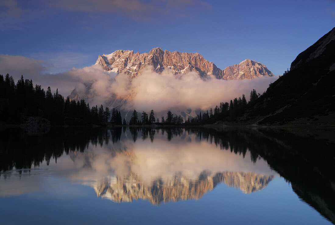 Seebensee mit Zugspitzmassiv, Tirol, Österreich