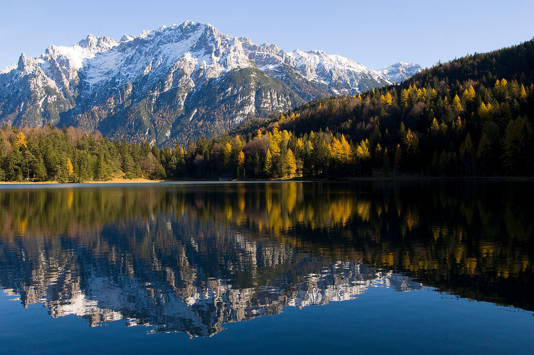 The lake Lautersee in autumn in the sunlight, Karwendel, Werdenfelser Land, Bavaria, Germany