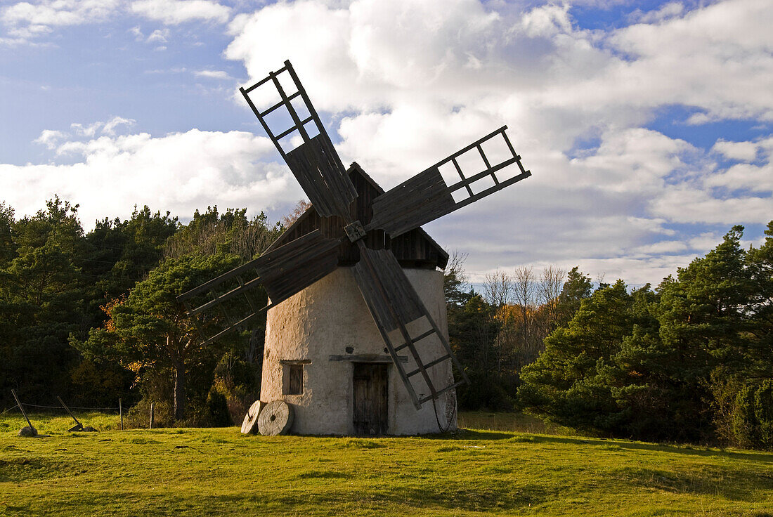 Windmühle in der Nähe von Hemse, Gotland, Schweden, Skandinavien, Europa