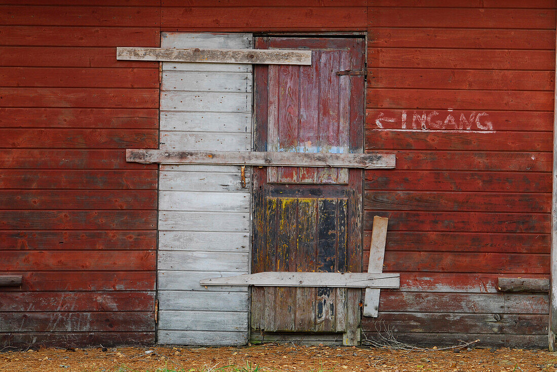 Red painted wooden hut, Gotland, Sweden, Scandinavia, Europe