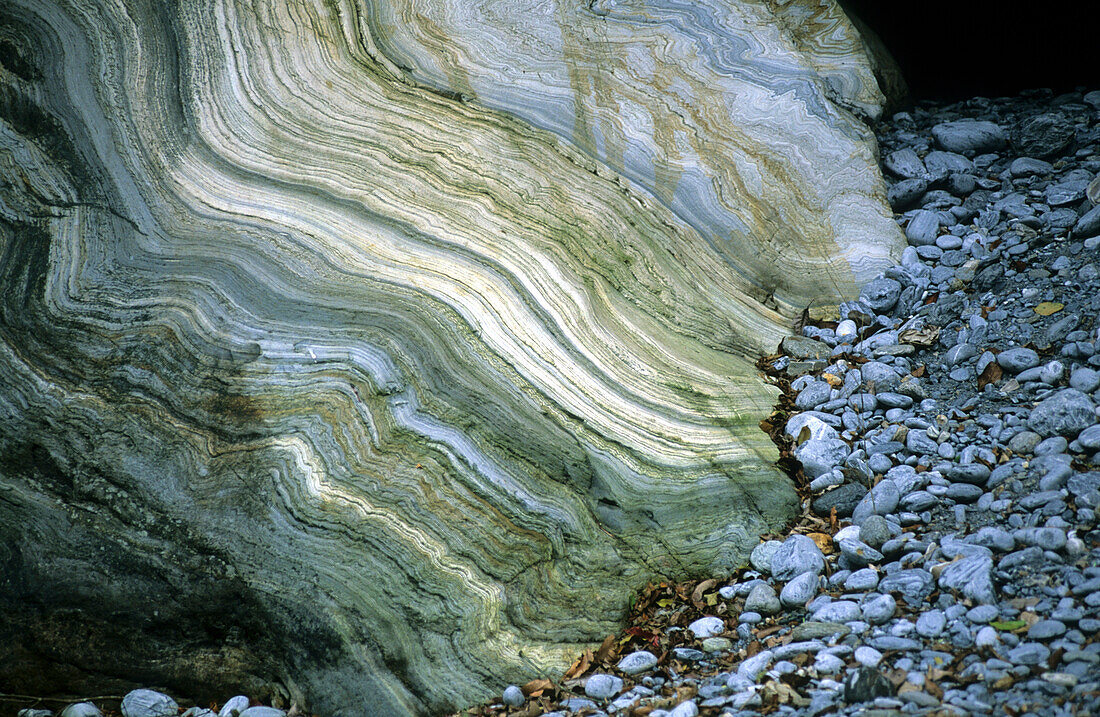 Gebänderter Marmor und Steine im Mystery Valley im Taroko Nationalpark, Taiwan, Asien