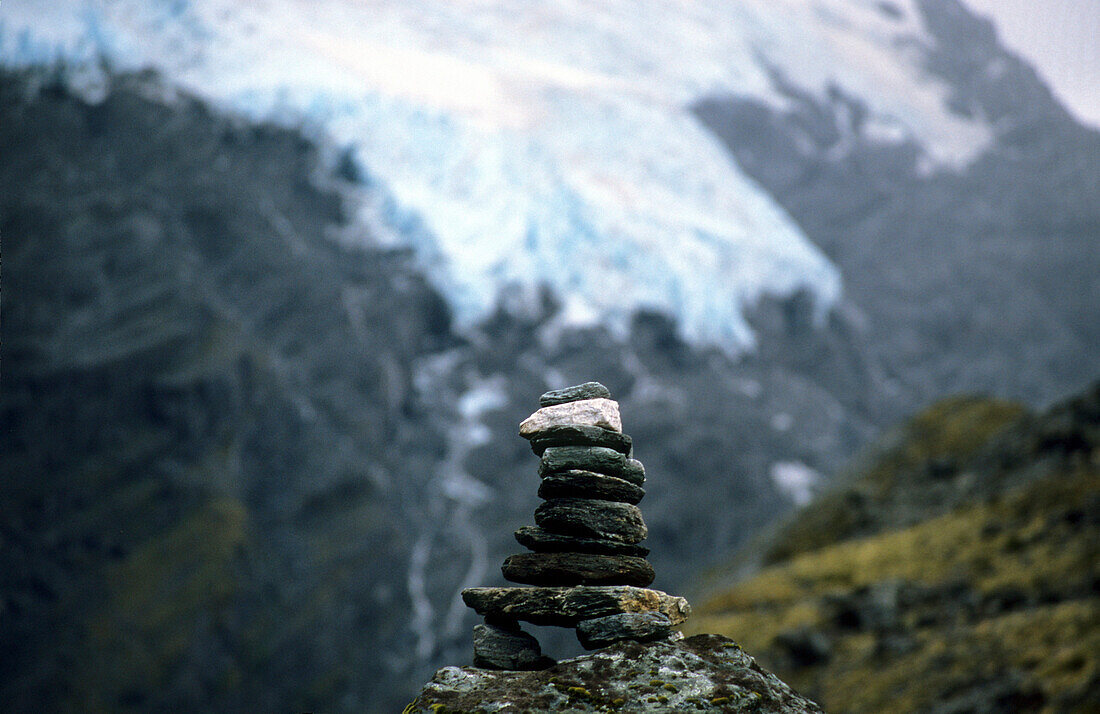 Steinmännchen auf dem Rees Dart Track im oberen Dart Valley, Mt. Aspiring Nationalpark, Südinsel, Neuseeland, Ozeanien