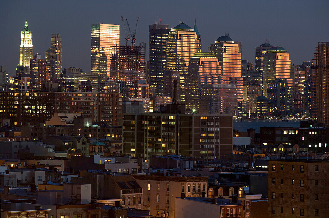 DOWNTOWN. MANHATTAN. SKYLINE FROM JERSEY CITY. NEW JERSEY. USA