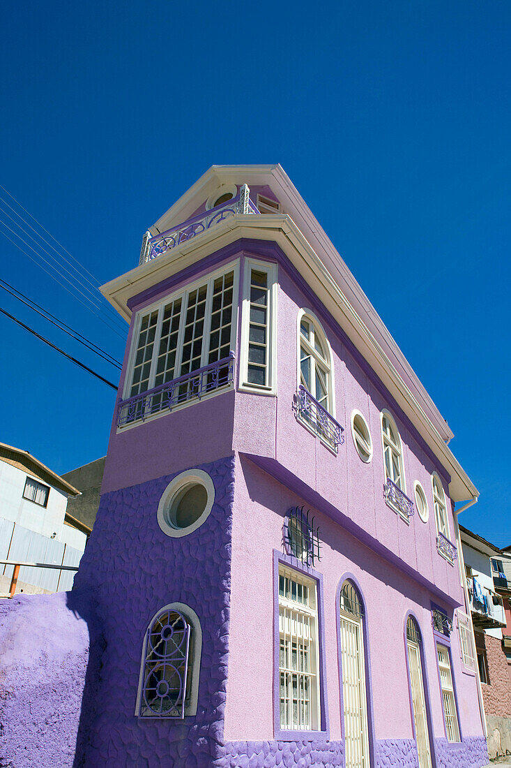 Brightly coloured house Cerro alegre. Valparaiso. Chile.
