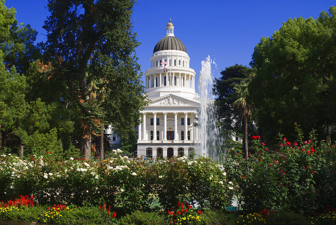 The California State Capitol building, Sacramento, California, USA