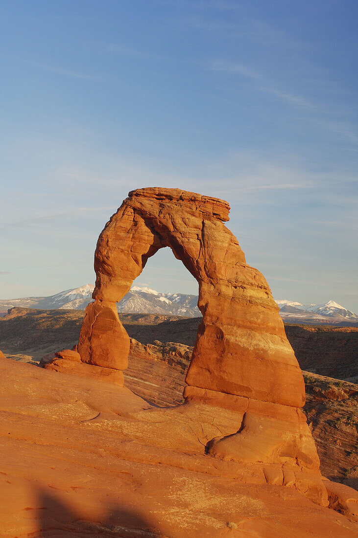 View to naturally occurring arch on sculptured sandstone, Delicate Arch 45 ft high, 33 ft wide, La Sal Mountains in Background, Arches National Park, Moab, Utah, USA, America