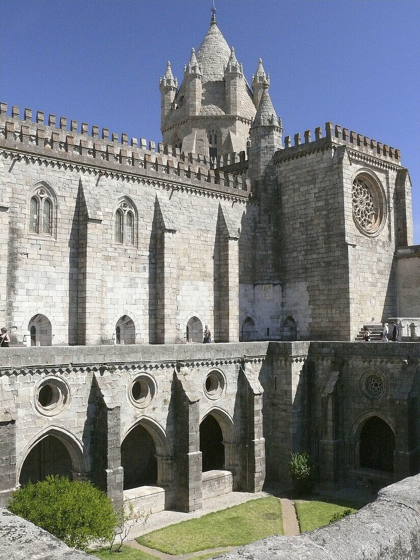 Gothic St. Mary's cathedral cloister, Évora. Portugal