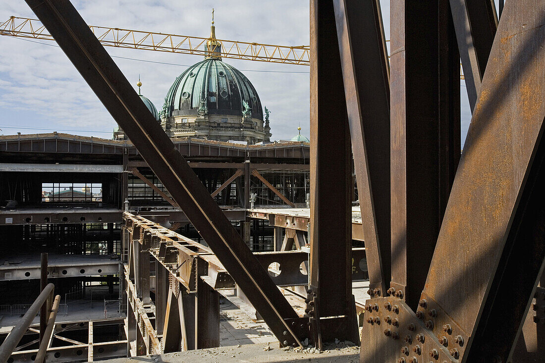 Demolition of the Palace of the Republic (2006), Berlin, Germany