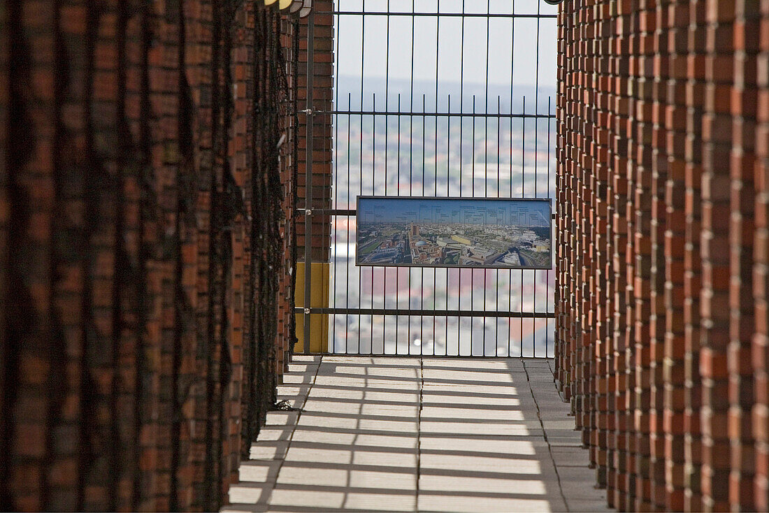 Menschenleere Aussichtsplattform auf dem Kollhoff Tower, Potsdamer Platz, Berlin, Deutschland, Europa