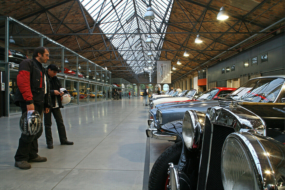 Oldtimer in der Halle des Berliner Meilenwerks, Moabit, Berlin, Deutschland, Europa