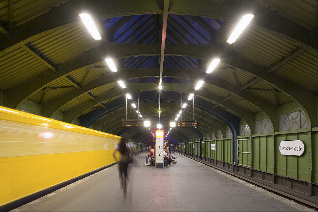U-Bahnhof Eberswalder Straße, Prenzlauer Berg, Berlin, Deutschland
