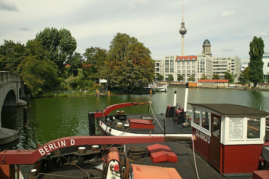 Old harbour and Mühlendamm locks, TV Tower in the background, Berlin, Germany, Europe