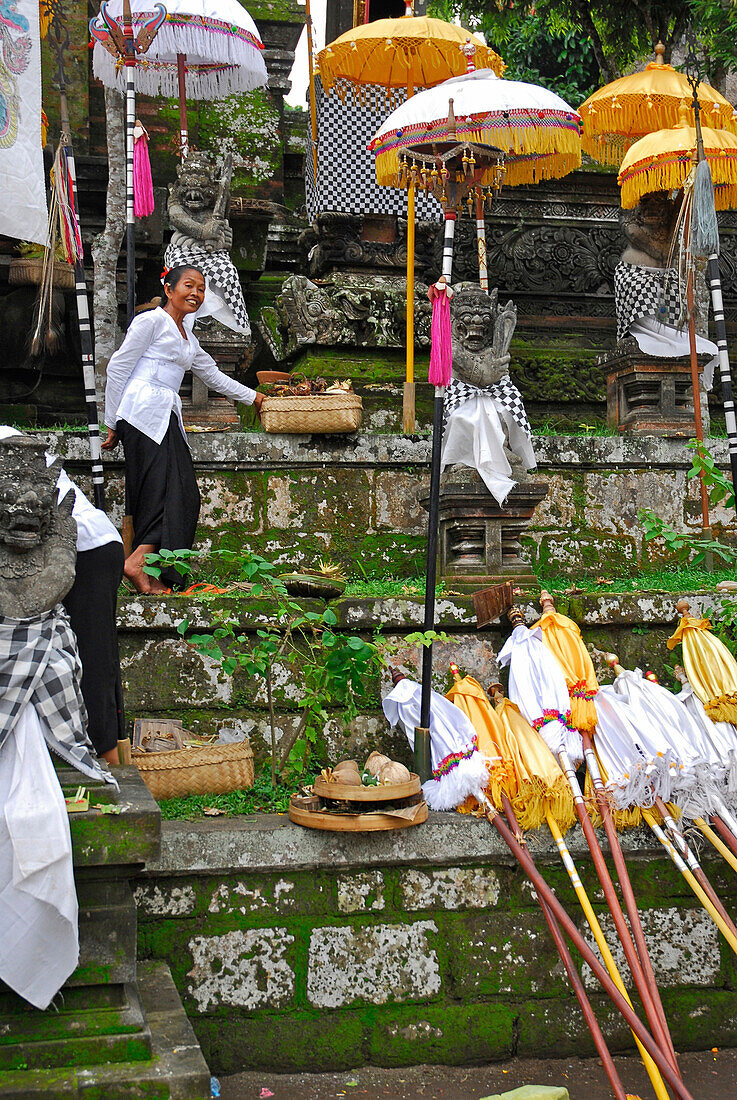 Pilgrims at a temple festival, Pura Samuan Tiga, Bali, Indonesia, Asia