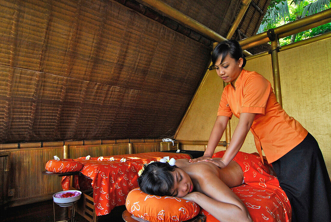 Massage at Tree Spa at the Kupu Kupu Barong Resort, Ubud, Indonesia, Asia