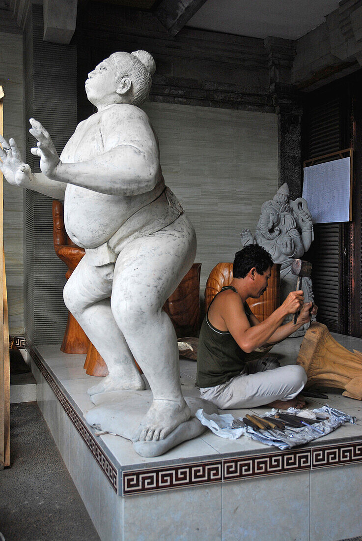 Sculptor at work, Ubud, Bali, Indonesia, Asia