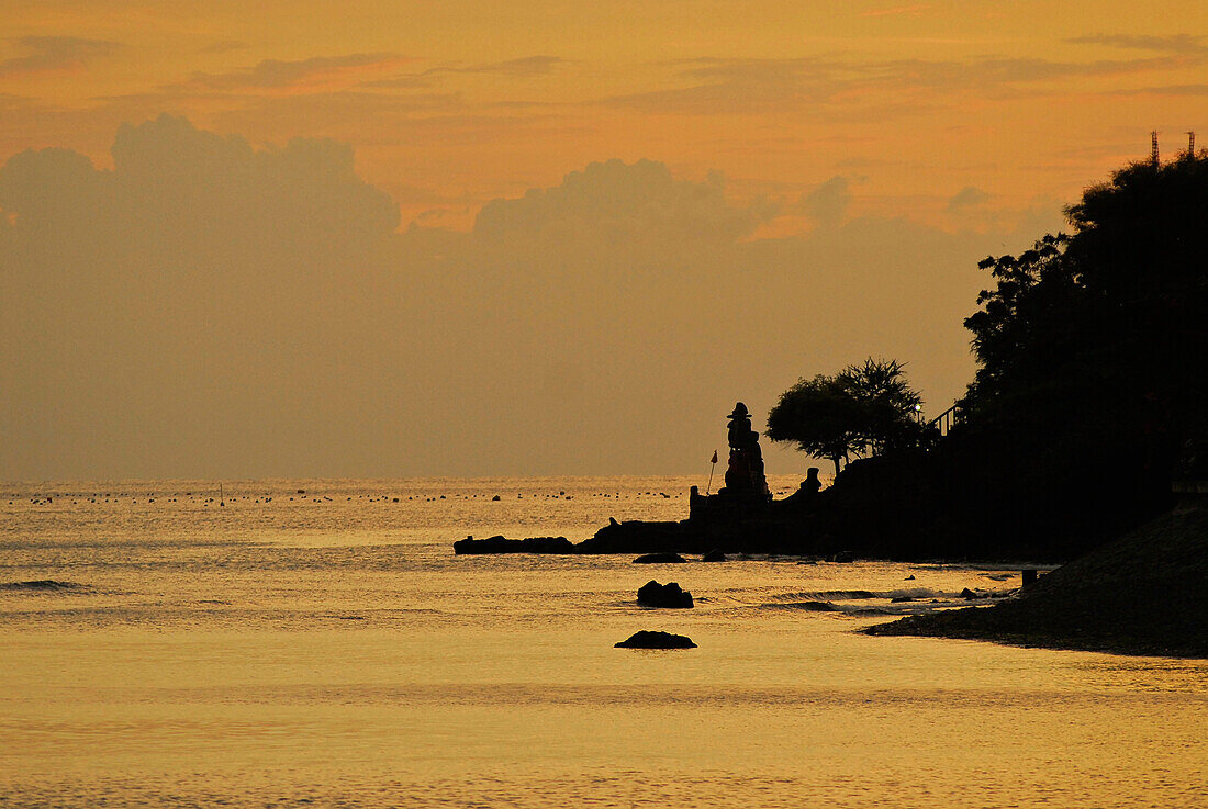 Sonnenaufgang am Tempel Pura Pulaki, Pemuteran, Nord West Bali, Indonesien, Asien