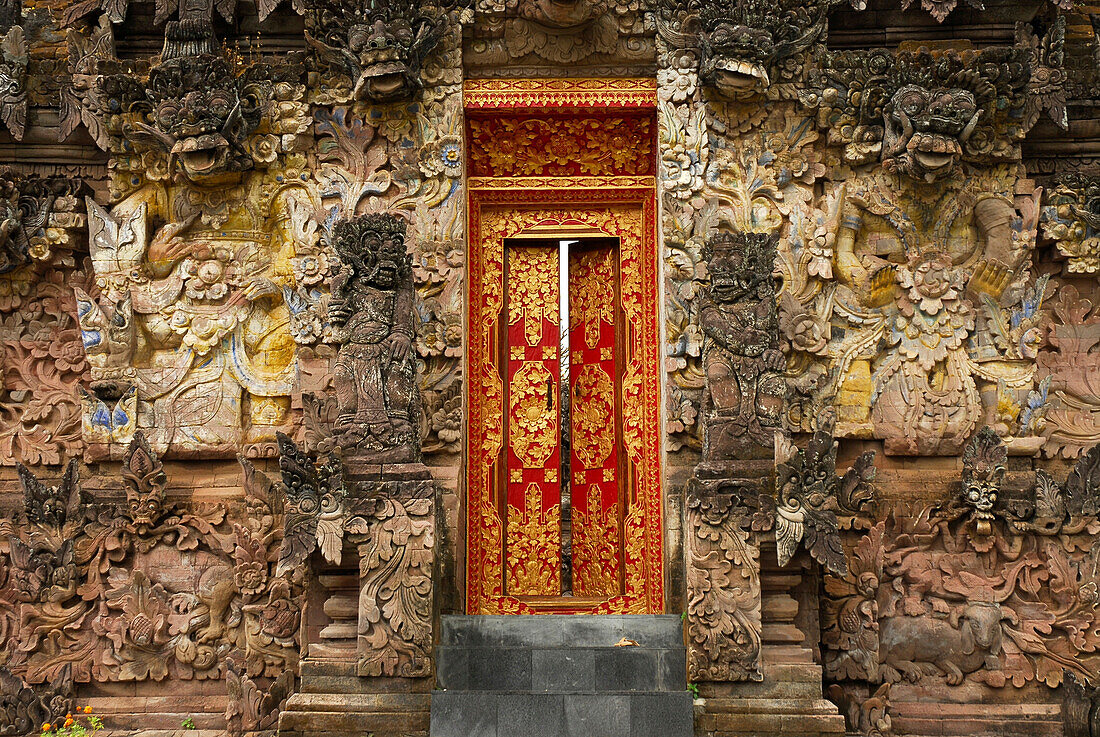 Eingang des Pura Beji Tempel in Sangsit, Nord Bali, Indonesien, Asien