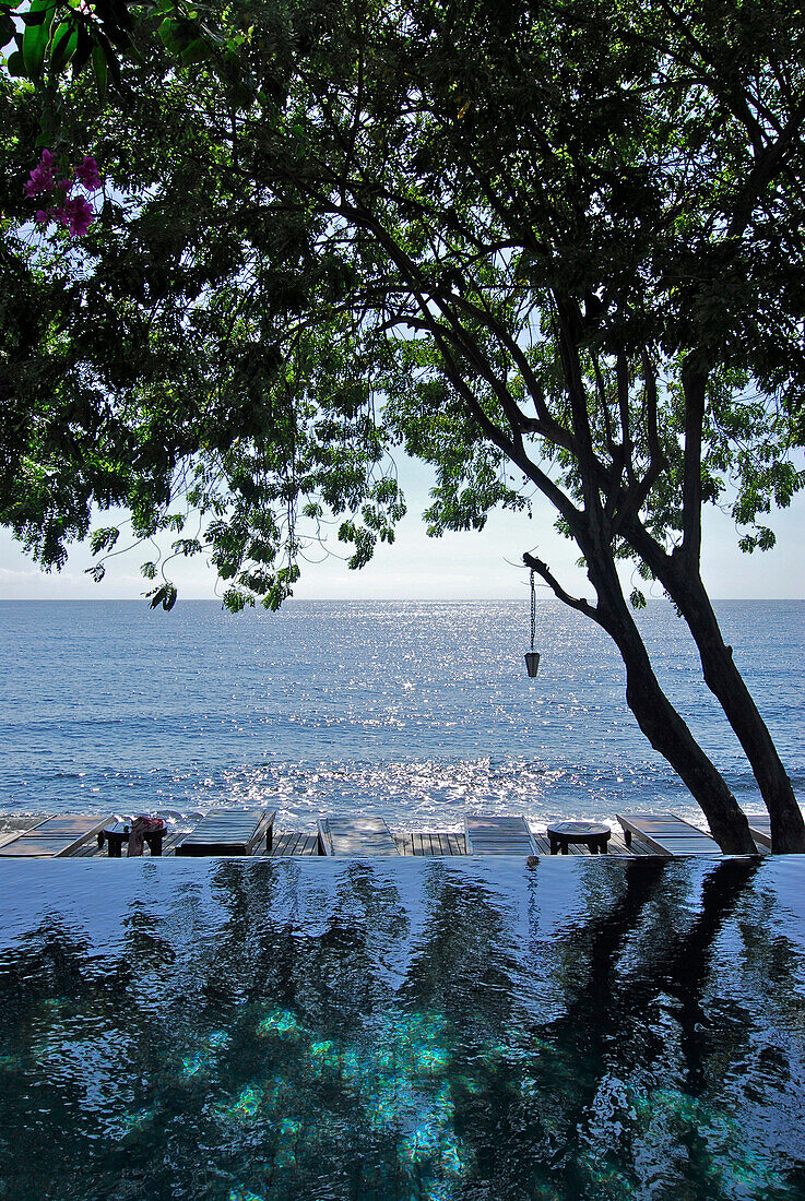 Deserted pool with ocean view at Mimpi Resort, Tulamben, North East Bali, Indonesia, Asia