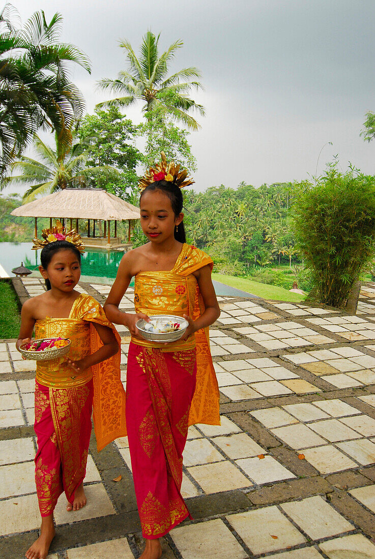 Girls wearing balinese costumes at the terrace of Amandari Resort, Yeh Agung valley, Bali, Indonesia, Asia