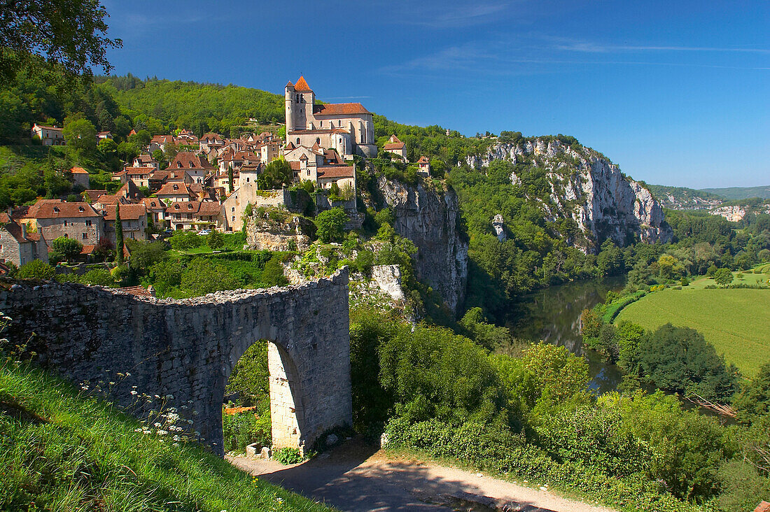 Vallée du Lot, St.Cirq-Lapopie, The Way of St. James, Roads to Santiago, Chemins de Saint-Jacques, Via Podiensis, Dept. Lot, Région Quercy, France, Europe