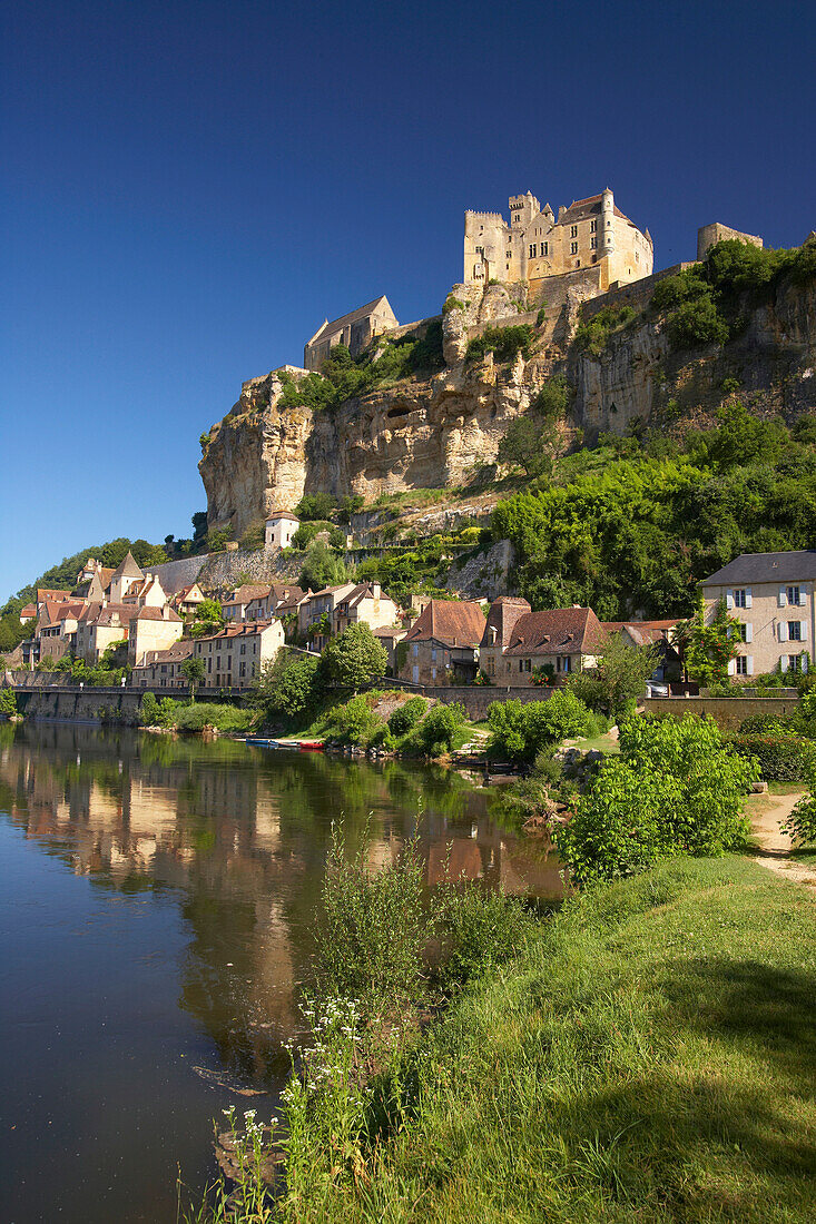 Blick auf Beynac an der Dordogne, Jakobsweg, Chemins de Saint-Jacques, Via Lemovicensis, Beynac, Dept. Dordogne, Région Aquitaine, Frankreich, Europa