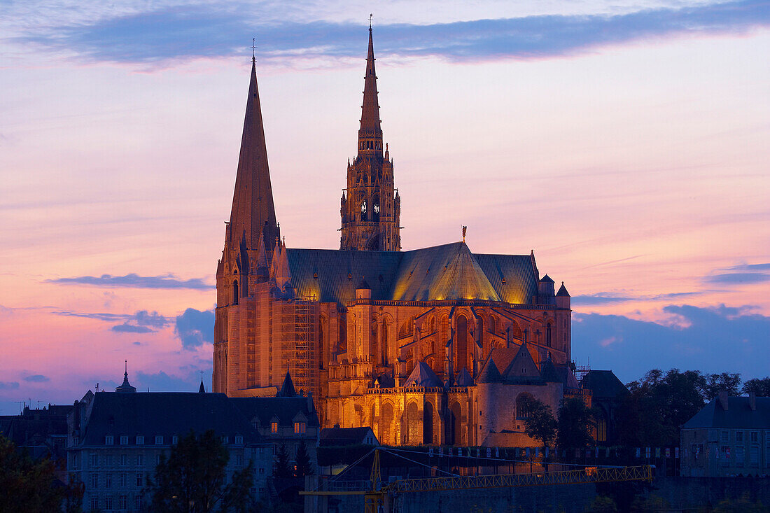Sonnenuntergang, Kathedrale Notre Dame in Chartres, Jakobsweg, Chemins de Saint-Jacques, Via Turonensis, Chartres, Dept. Eure et Loir, Région Centre, Frankreich, Europa