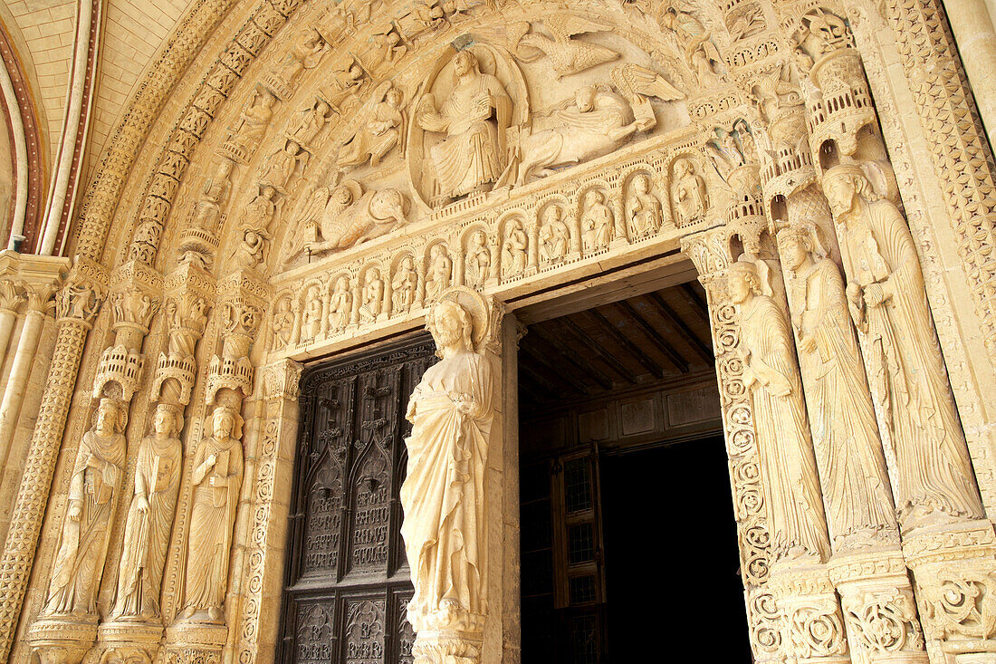 Saint Stephen's Cathedral in Bourges, Bourges Cathedral, South door, The Way of St. James, Chemins de Saint Jacques, Via Lemovicensis, Bourges, Dept. Cher, Région Centre, France, Europe