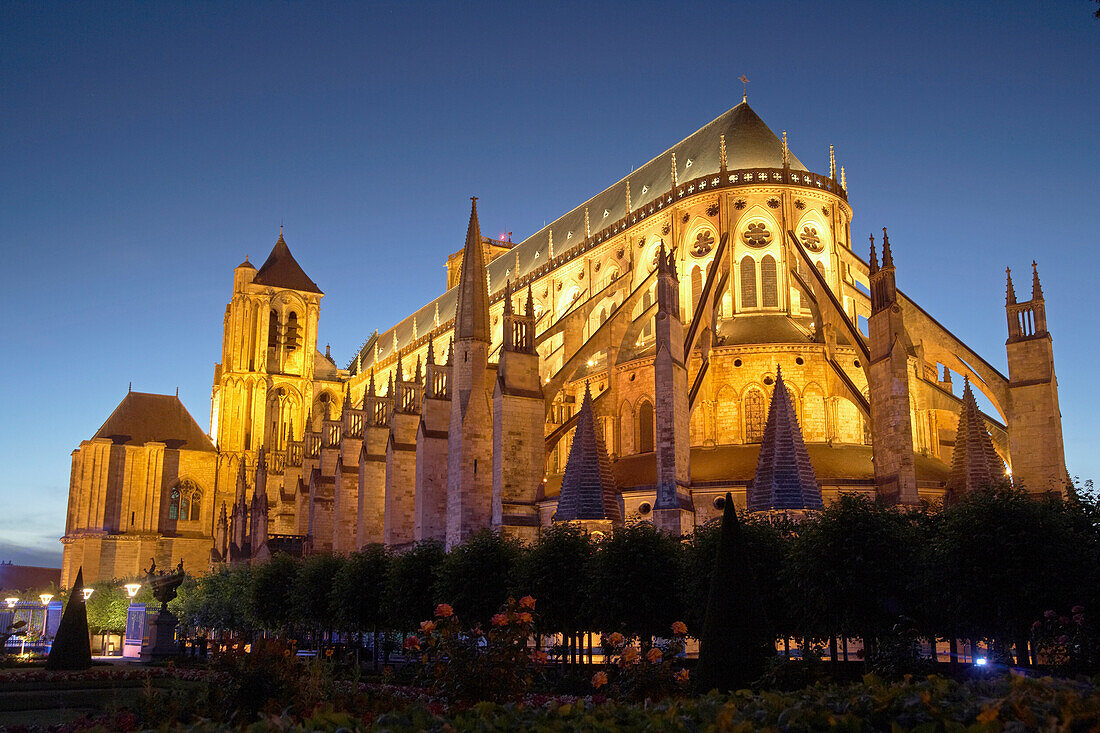 Saint Stephen's cathedral in Bourges in the Evening, Old city of Bourges, The Way of St. James, Chemins de Saint Jacques , Via Lemovicensis, Bourges, Dept. Cher, Région Centre, France, Europe