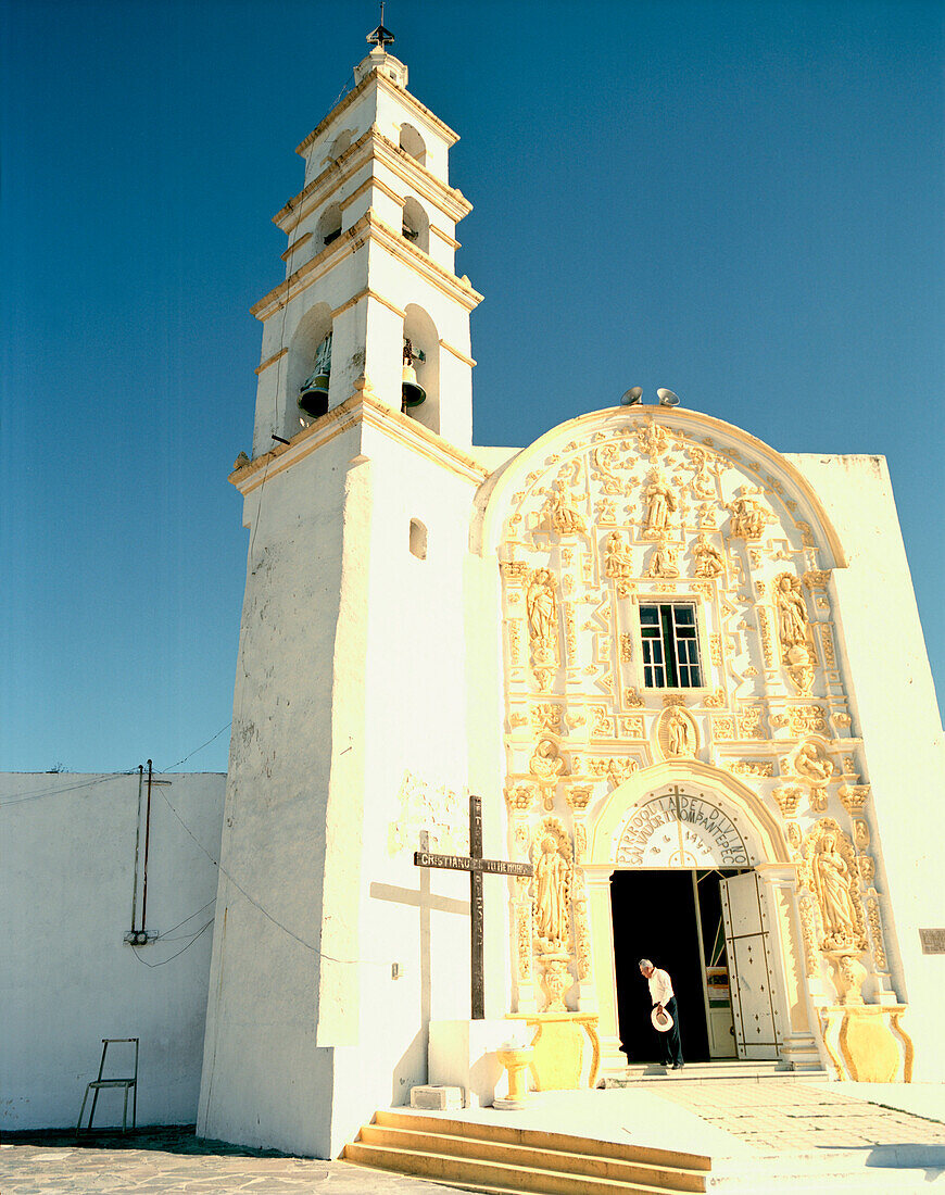 Die Kirche San Salvador im Sonnenlicht, Tsumantepec, Provinz Tlaxcala, Mexico, Amerika