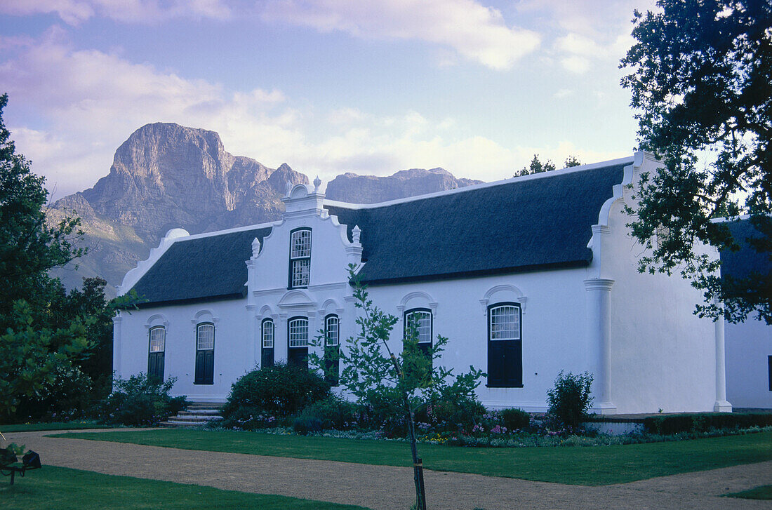 Weingut Boschendal mit Groot Drakenstein im Hintergrund, Franschhoek, Westkap, Südafrika, Afrika