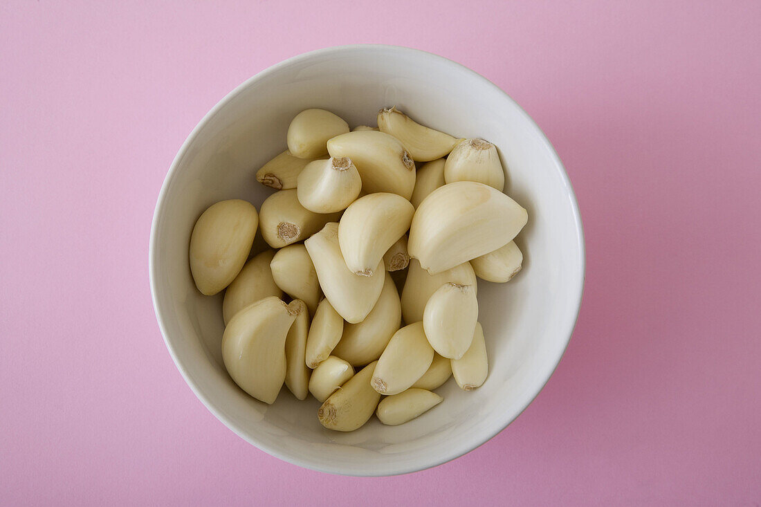 Ernährung, Farbe, Gesunde Ernährung, Hoch oben, Innen, Knoblauch, Küche, Nahaufnahme, Nahaufnahmen, Nahrung, Nahrungsmittel, roh, Schüssel, Schüsseln, Stilleben, Viele, Zutat, Zutaten, L28-671229, agefotostock