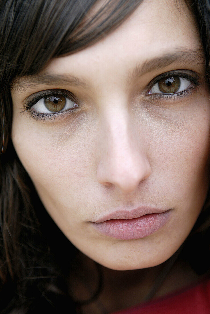 ose up, Close-up, Closeup, Color, Colour, Contemporary, Dark-haired, Daytime, Exterior, Face, Faces