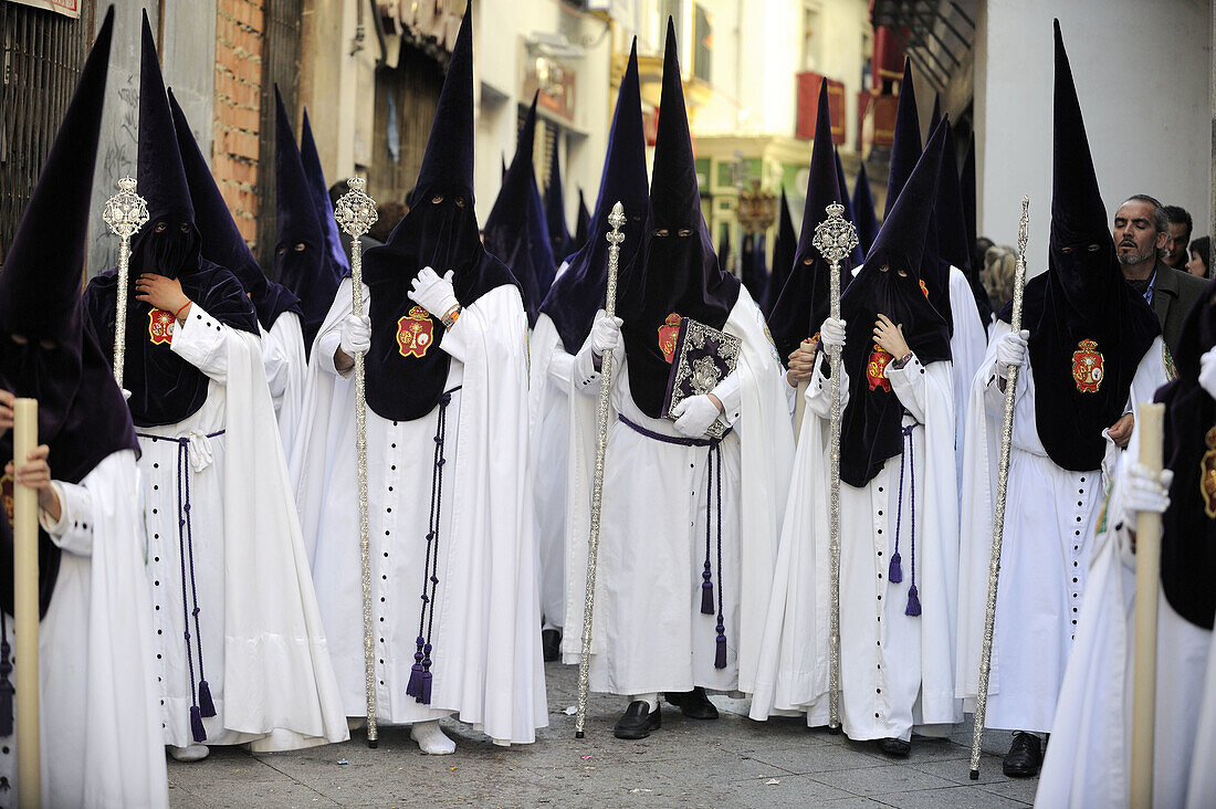 Adult, Adults, Andalucia, Andalusia, Catholicism, Celebrate, Celebrating, Celebration, Celebrations, Color, Colour, Daytime, Europe, exterior, Faith, folk, folklore, Holiday, Holidays, Holy Week, Hood, Hooded, Hoods, human, outdoor, outdoors, outside, Pen
